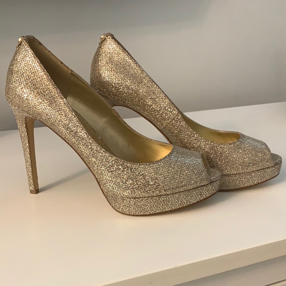 Michael Kors good peep toe pumps